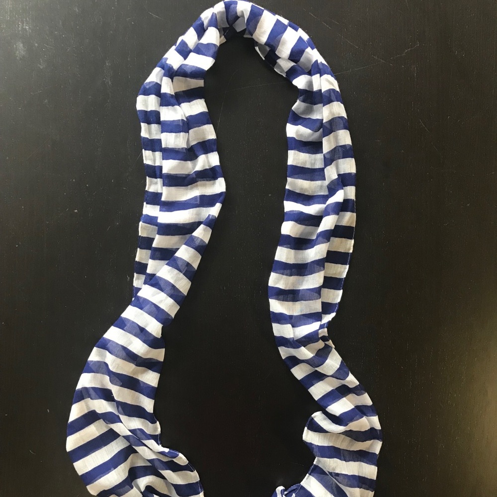 H&M Scarf - Picture 3 of 3